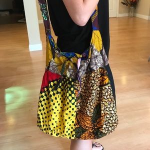 Reversible shoulder bag